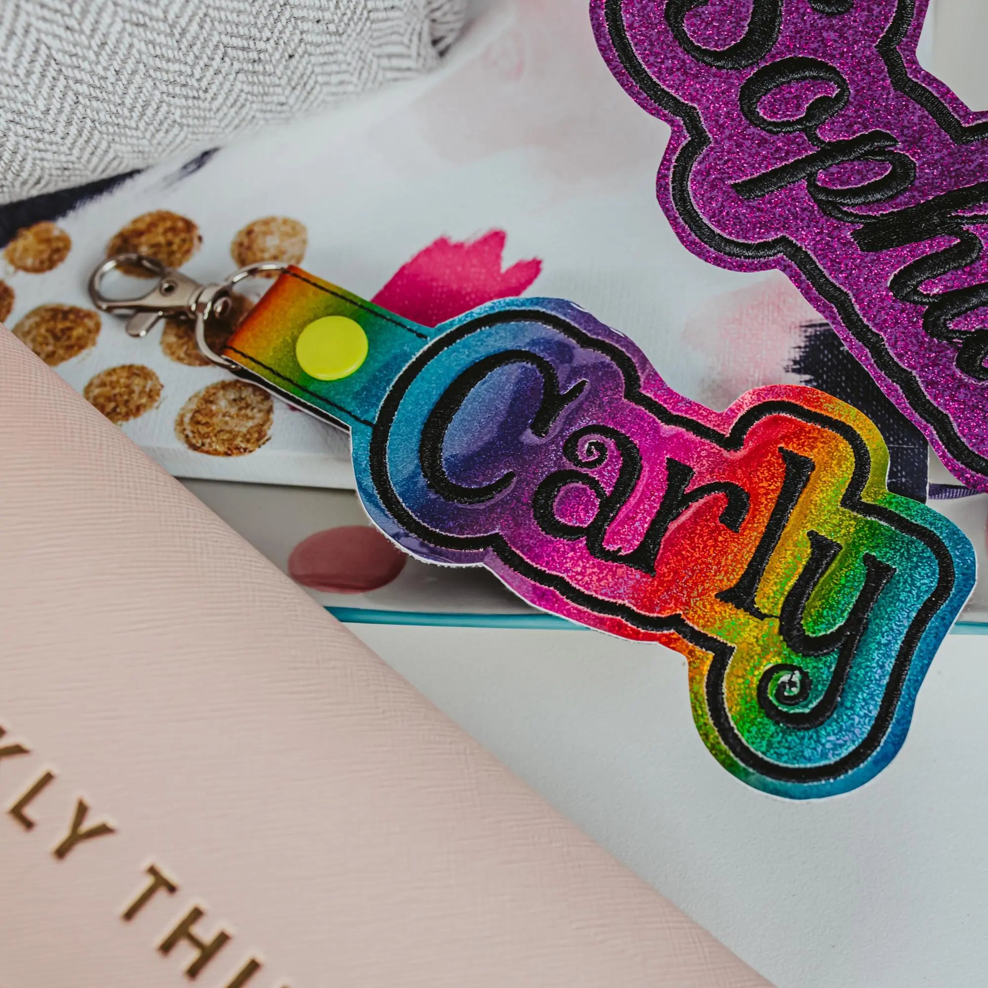 Personalised FROZEN KEYRING KEYCHAIN GIFT ANY NAME SCHOOL BAG TAG WORD - Foto 8